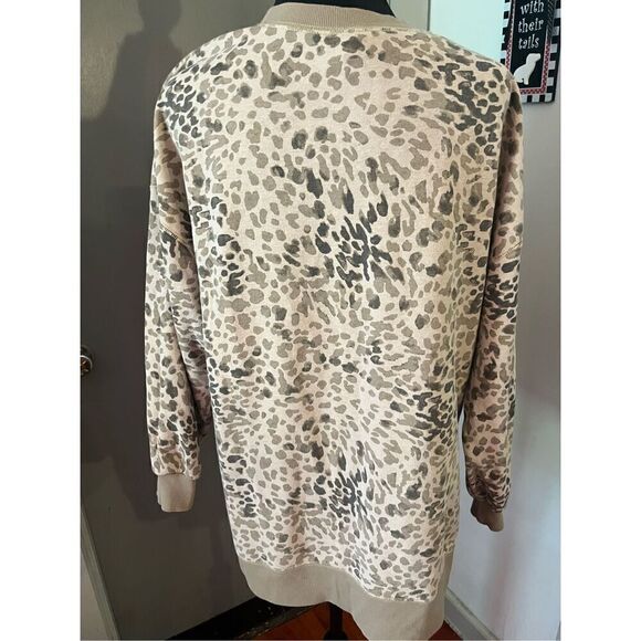 Old Navy Animal Print Sweater. size medium. - Picture 3 of 9